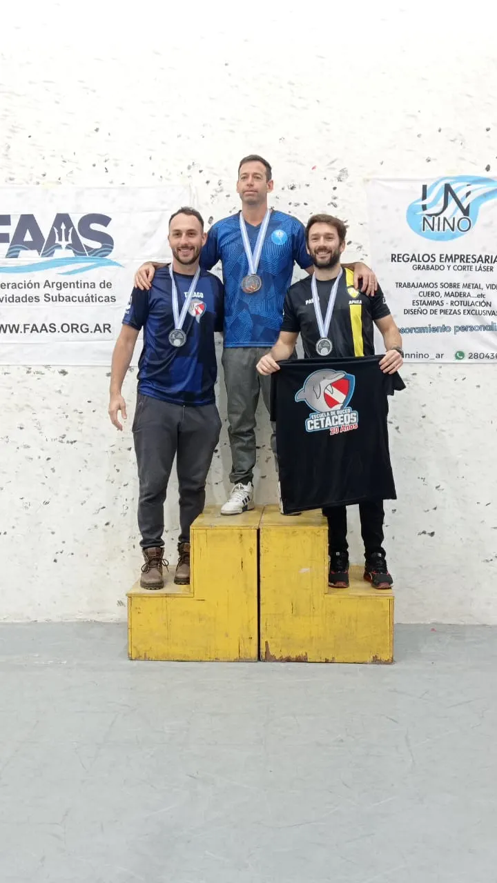 Podio de campeonato de apnea